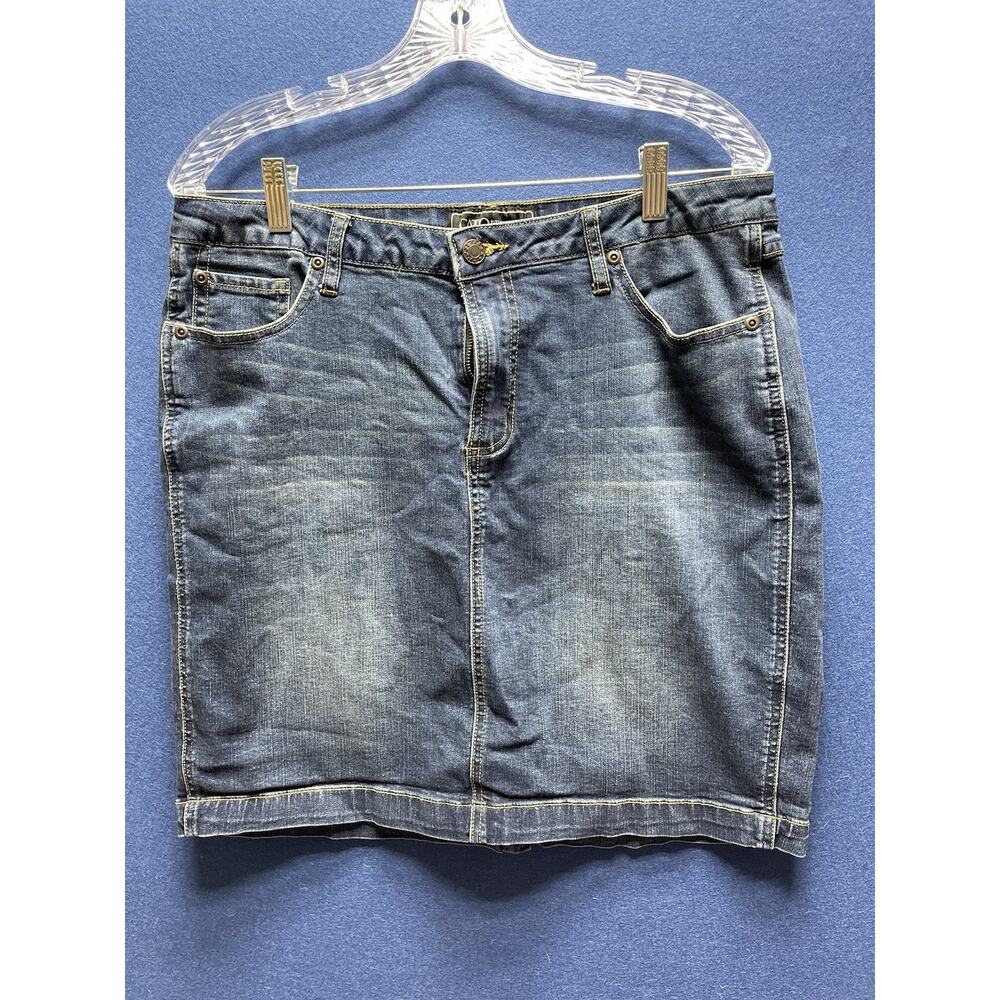 Cato Denim A-Line 18” Length Skirt Size 14 Pockets Button, Zip‎ Slit